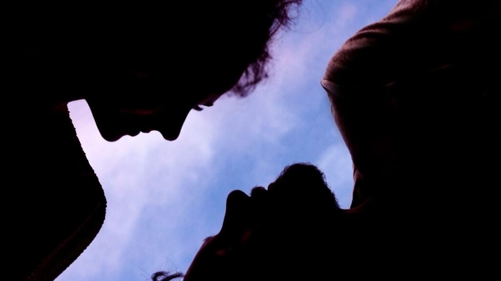 Seksualna prošlost ne nestaje: kako odnosi iz prošlosti oblikuju tvoje tijelo, emocije i sadašnji život